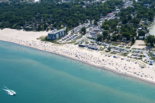 TSL-5-Grand_Bend_Beach_Grand_Bend_ON_Photo_credit_to_Grafiks_Marketing__Communications__Tourism_Sarnia-Lambton