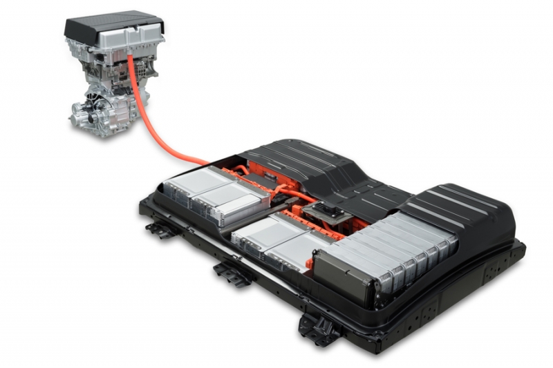 新LEAF的电池包，容量为40kWh，续航距离为400km。电池单元的能量密度未公开，估计在240Wh/kg左右